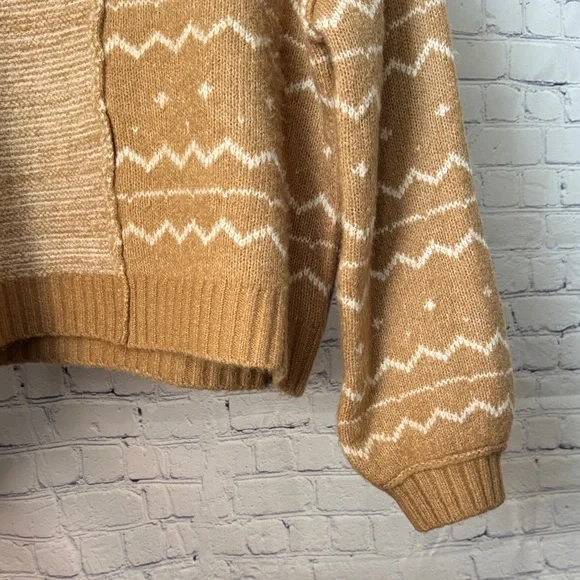 Vestique Patterned Tan Sweater - Picture 5 of 8